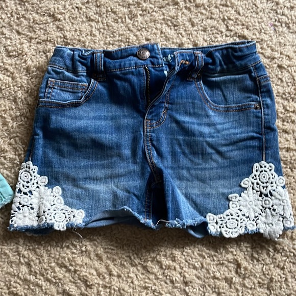 Two pairs of girls jean shorts - Picture 4 of 6